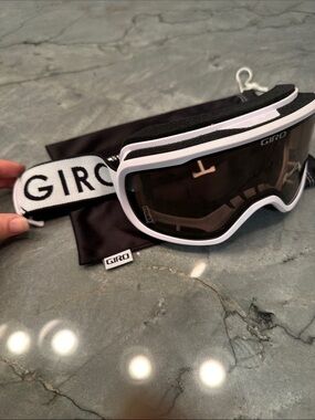 Giro White Frame Black Strap Ski/Snowboard Goggles